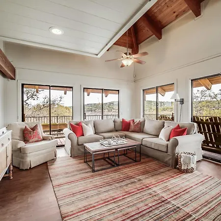 Serene Lake Retreat - Spacious 6Br Home
